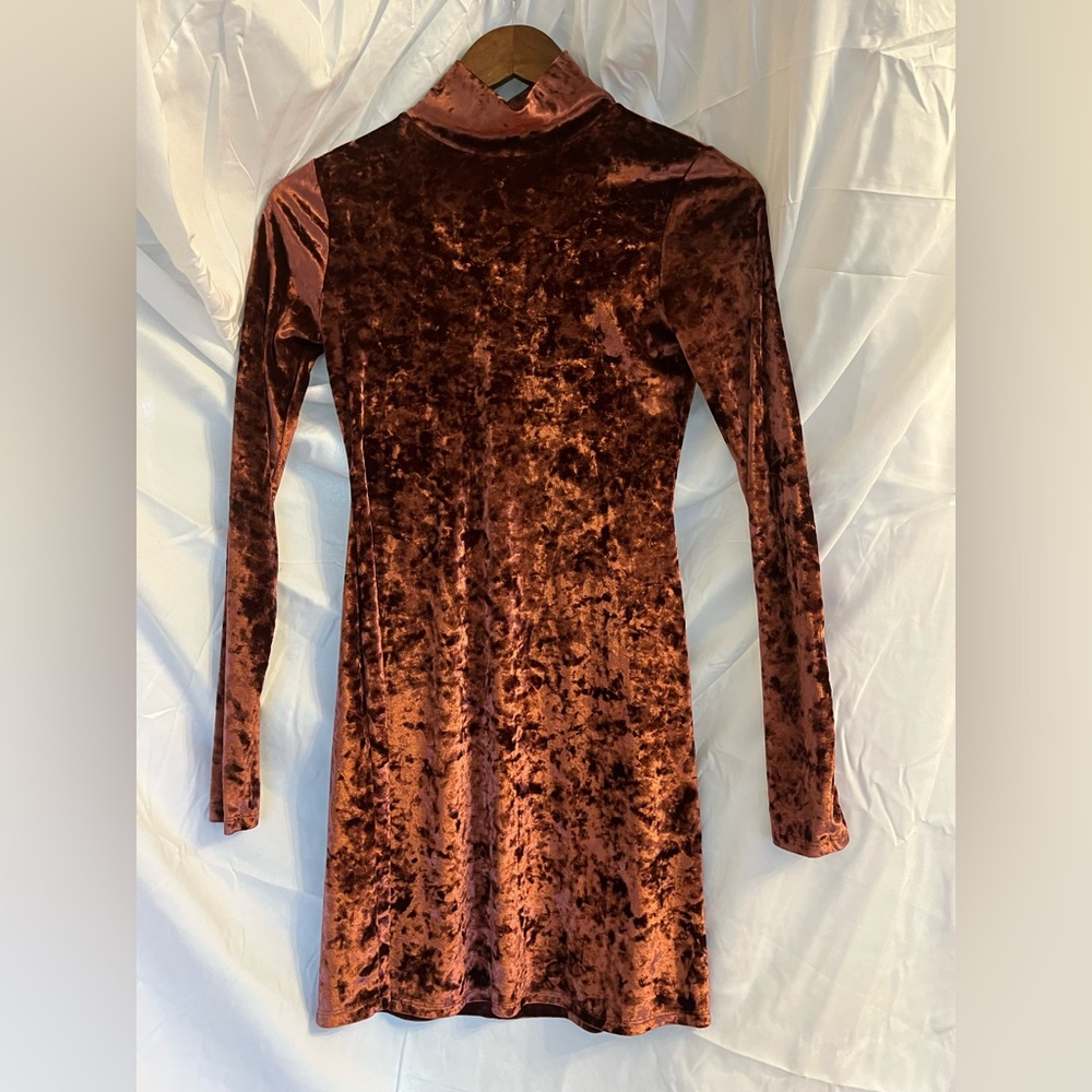 KIMCHI BLUE Crushed Velvet Mock-neck 90s Babydoll Mini Dress - plum/maroon, XS